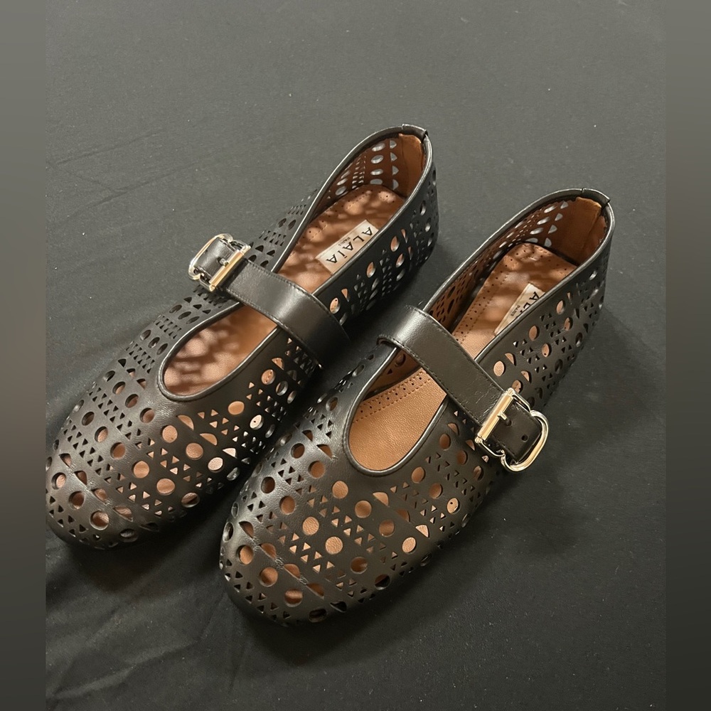 Alaia Vienne Cutout Mary Jane
Ballerina Flats - Noir